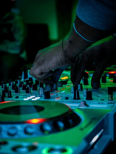 Echo V - DJ pour soirées & événements